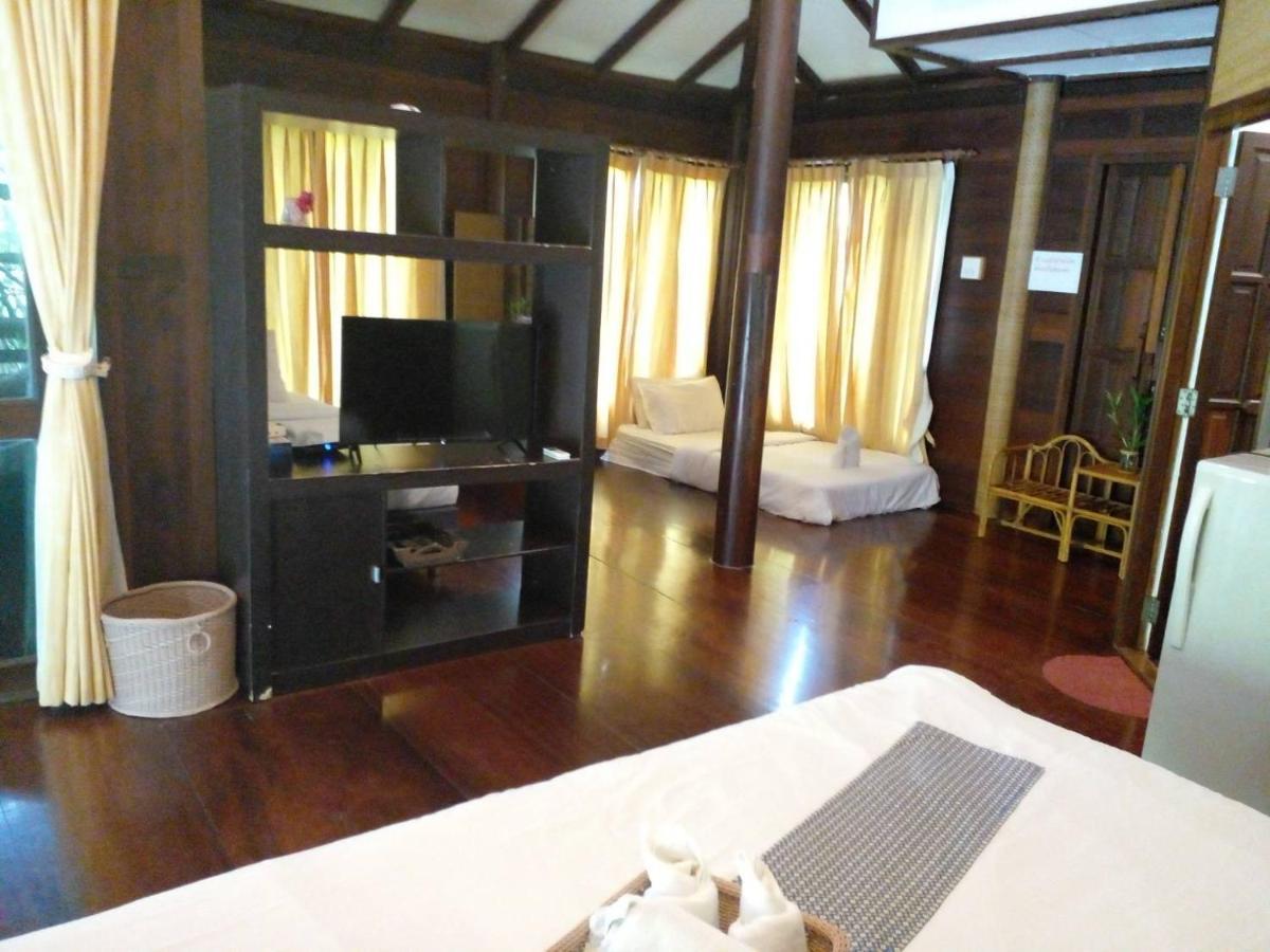 Baansuanleelawadee Resort Ампхава Экстерьер фото